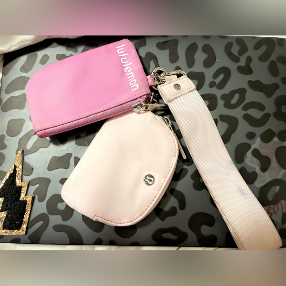 Slightly used in Lululemon dual pouch wristlet